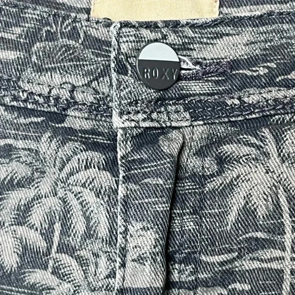 Roxy Denim Tropical Print Shorts - Picture 4 of 10